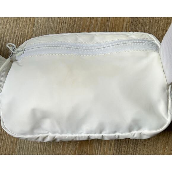 Lululemon Everywhere Belt Bag 1L in White - Picture 10 of 11